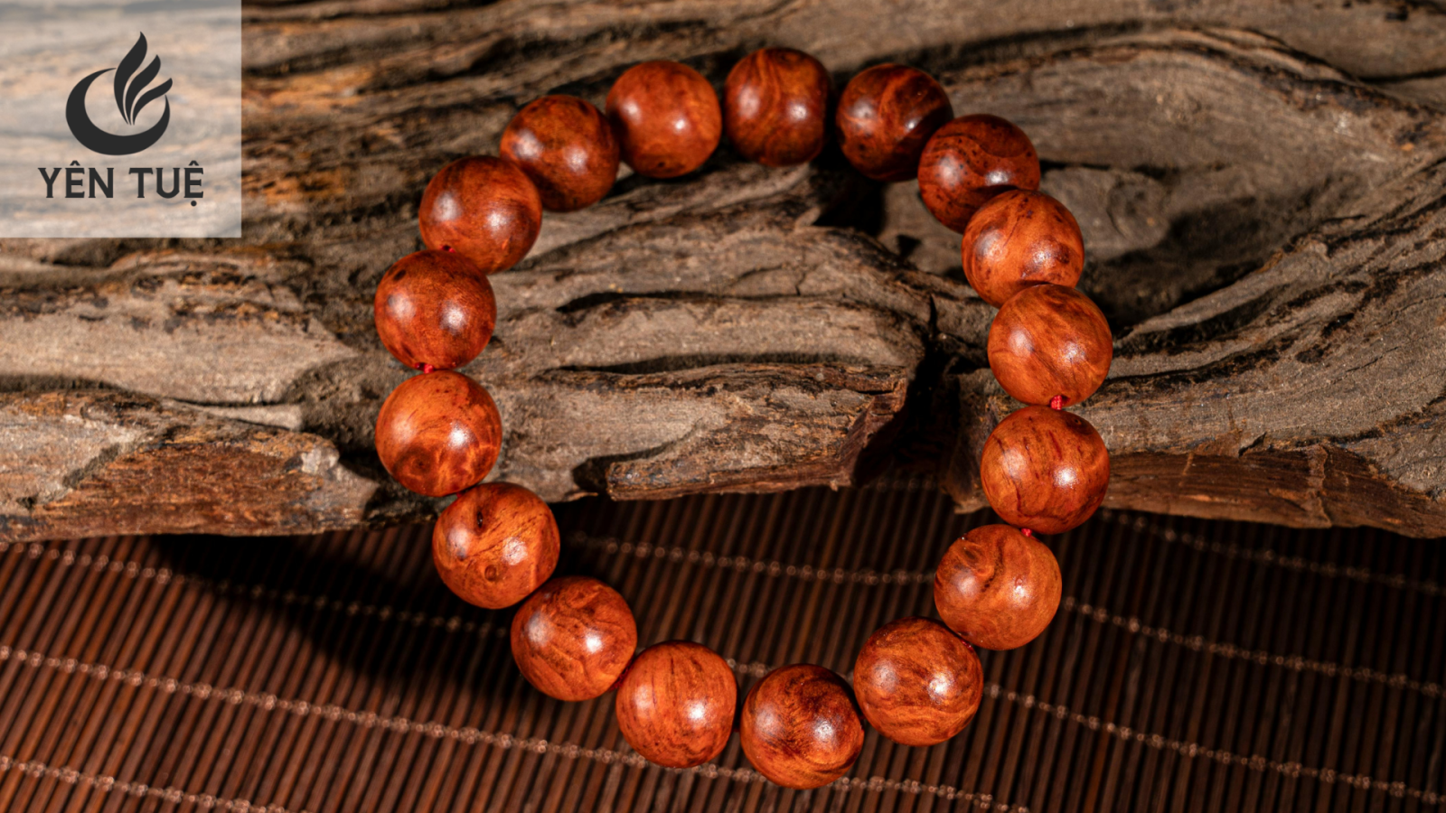 Vòng trầm hương xịn là gì?