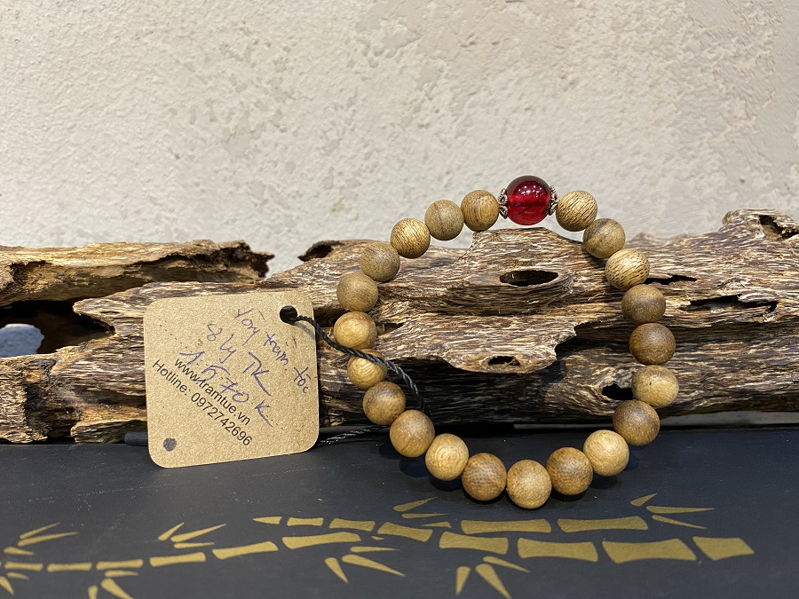 Lợi ích của việc đeo vòng trầm tốc