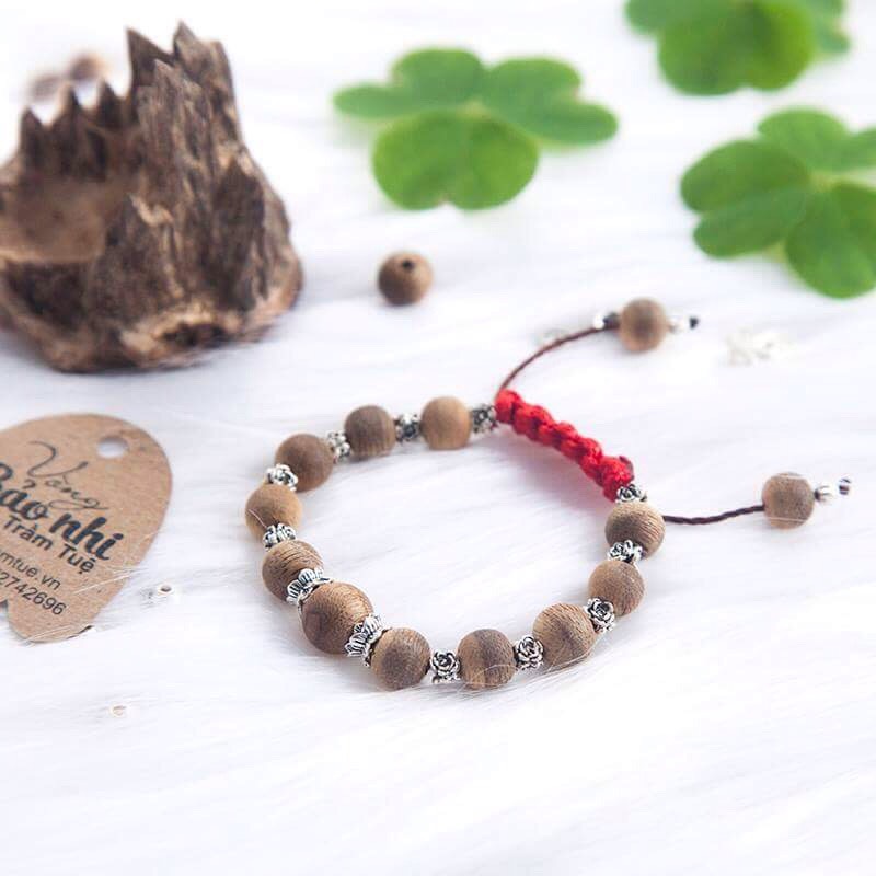 vong-tay-tram-huong-cho-be