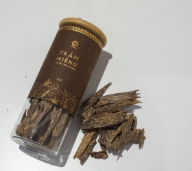 Trầm Miếng Kiến Thượng Hạng Lọ 20gram