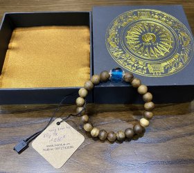 Vòng trầm tốc đơn, hạt 8 mm, 27 hạt, mix resin xanh dương