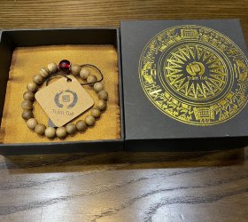 Vòng trầm tốc đơn, hạt 8 mm, 27 hạt, mix resin đỏ